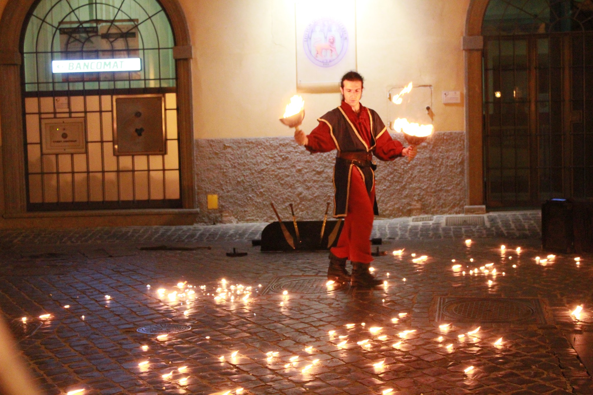 Andrea Corvo — Gli Eredi delle Fiamme, giocoleria di fuoco