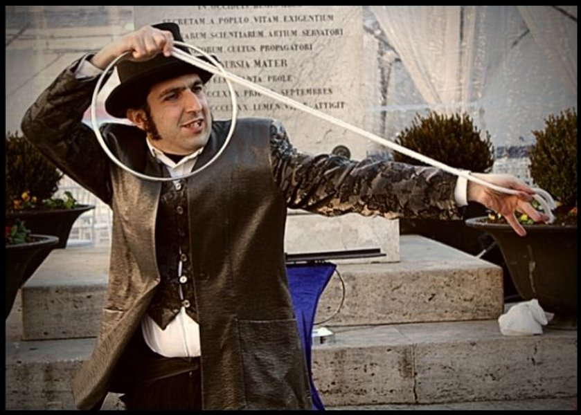 Andrea Corvo — Vincent Deuxième, illusionismo
